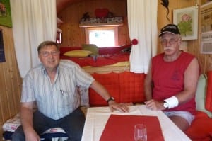 Der rührige Platzbesitzer Herr Reiß besucht uns