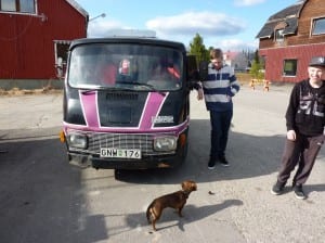 Der Junge mit seinem alten Hanomag in der Nähe von "MOSKOSEL"