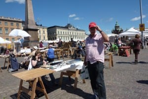 Wir bummeln über den Markt am Helsinkier Hafen Wir bummeln über den Markt am Helsinkier Hafen