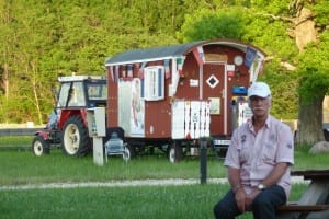 Unser 1. Stellplatz neben einer uralten Eiche im schönen Lettland: "RAKERE" Unser 1. Stellplatz neben einer uralten Eiche im schönen Lettland: "RAKERE"