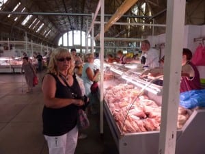 Einkauf in einer der "Zeppelin-Großmarkthallen" in Riga