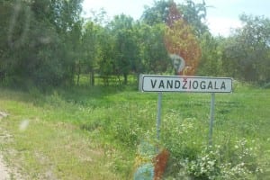 Ein Ortseingangsschild im Süden Litauens Ein Ortseingangsschild im Süden Litauens