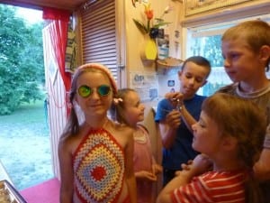 Die Kinder fühlen sich bei uns sehr wohl Die Kinder fühlen sich bei uns sehr wohl