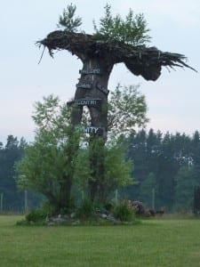 Ein kurioses Monument auf dem Platz