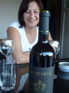 Patrycia, Norbert Heibs Frau hat genau den richtigen französischen Rotwein für uns ausgesucht: "Tante Paula-Wein"