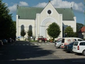 Die imposante, schöne katholische Kirche in Czaplinek am Marktplatz