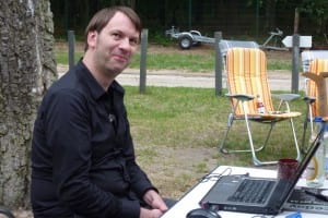 Unser Nichterich Kcarsten aus Berlin müht sich mit unserem Laptop ab