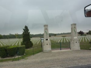 Kriegsgräber sollen an die Gefallenen erinnern