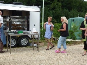 Ein Schwätzchen mit der Marktfrau Ein Schwätzchen mit der Marktfrau