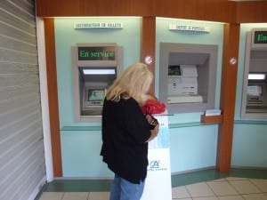 Geld gibt's an jedem Automaten "kostenlos"