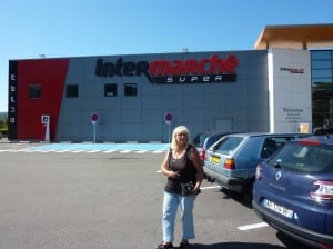 Vor einem der bekanntesten Supermärkte in Frankreich Vor einem der bekanntesten Supermärkte in Frankreich
