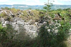 Blick über die "Mauer" auf die Berge des Jura