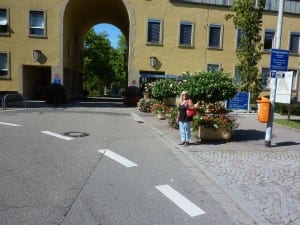 Leider wartet die Straßenbahn auf Barbara und sie muss die "Heimfahrt" durch Freiburg wieder alleine antreten