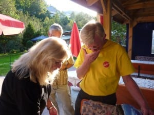 Der rührige Campingwirt vom Schiltacher Campingplatz. Hermann Brede berät uns bei der Speisenauswahl