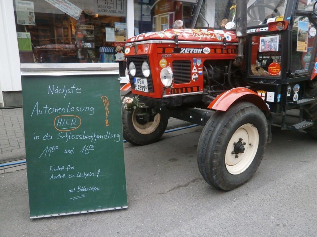 Vor der Schlossbuchhandlung