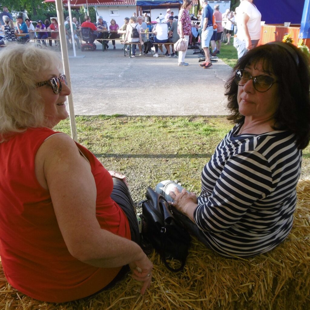 41 Zwei Grazien auf dem Fest der leisen Töne