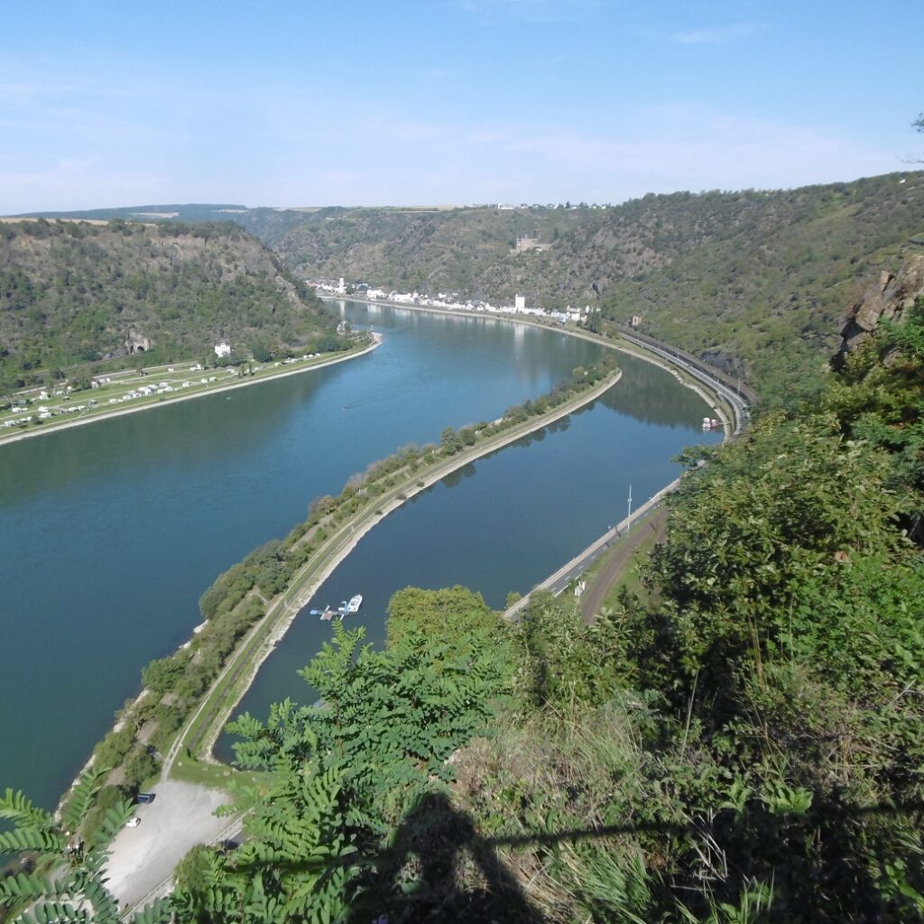 46 Weit ist der Weg zur großen Loreley