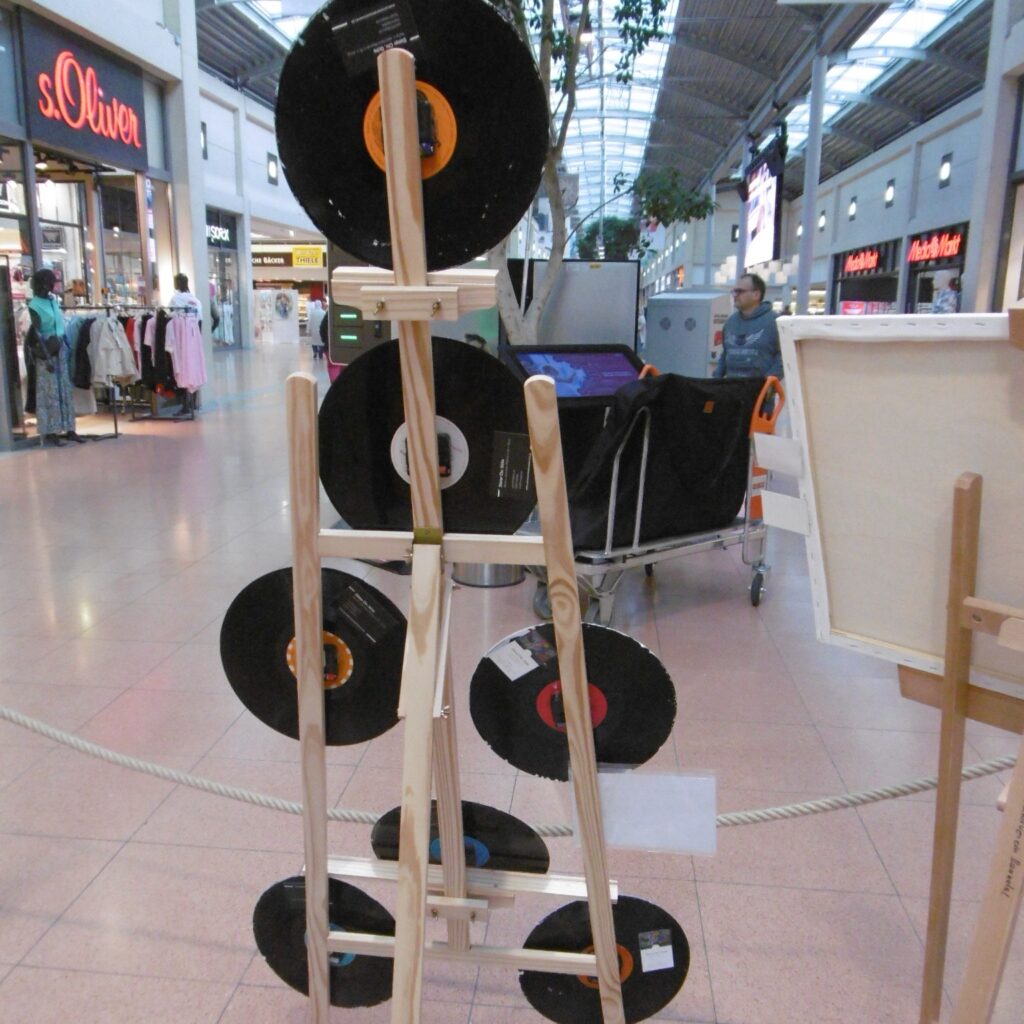 18 LP-Uhren auf Staffelei